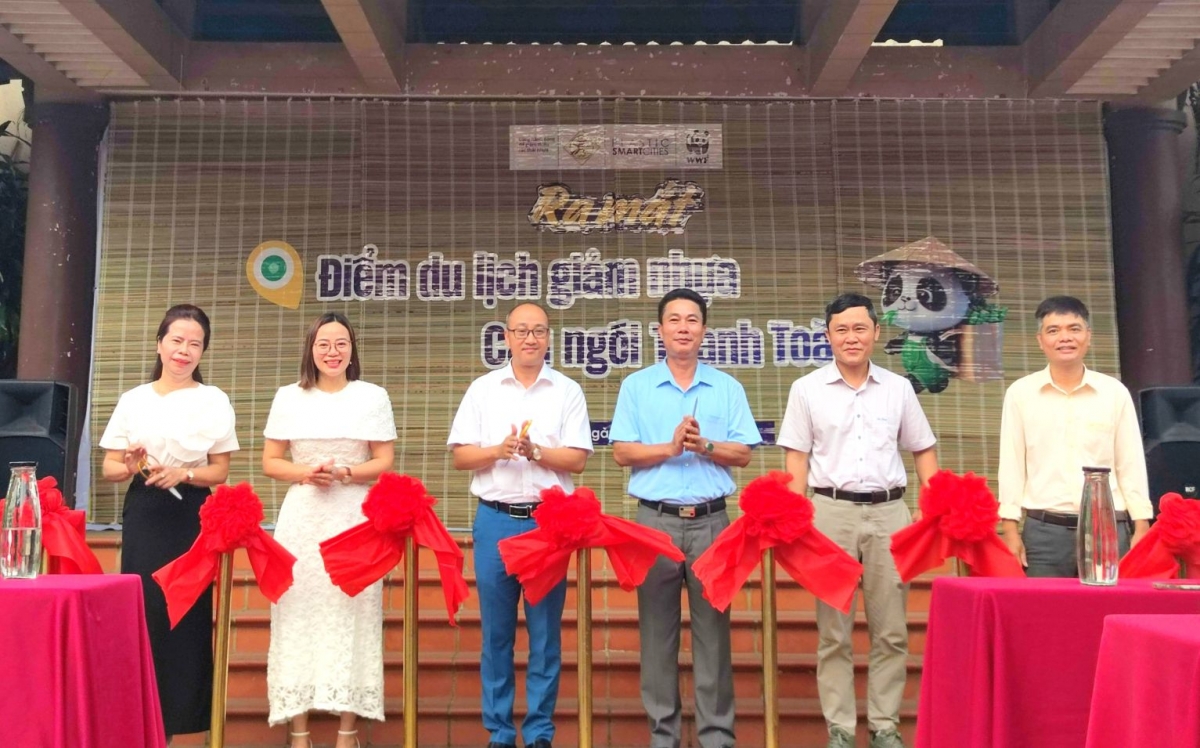 Ra mắt “Điểm du lịch giảm nhựa” tại Cầu ngói Thanh Toàn